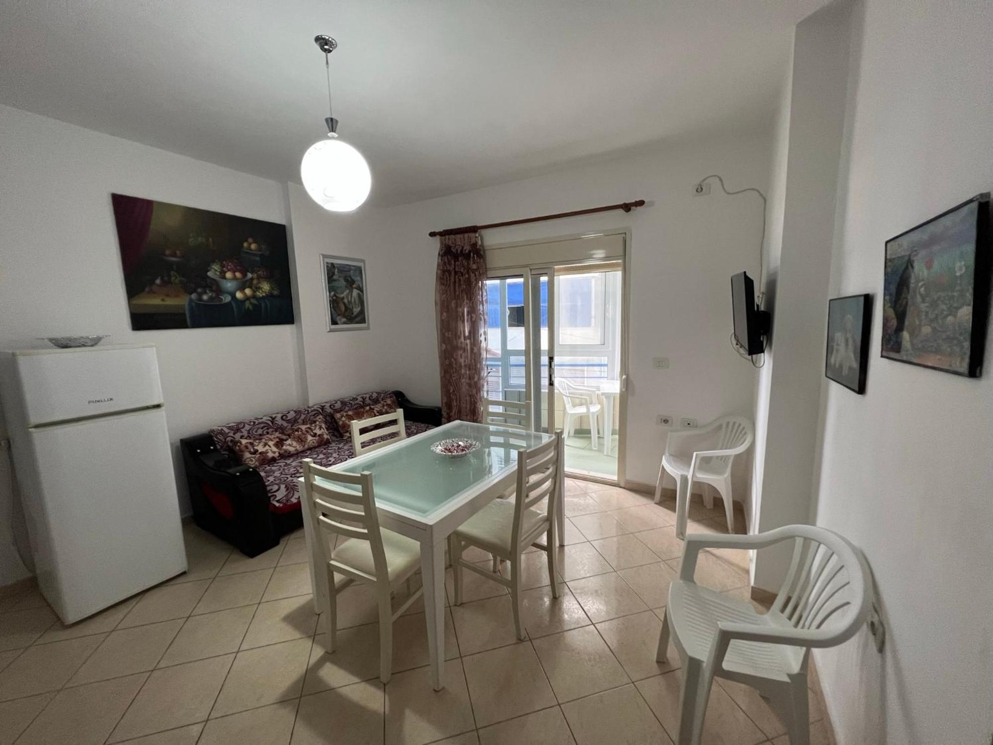 Vivi La Tua Vacanza Con L'Appartamento 1 Di Ervin! Enjoy Your Holiday With Ervin'S Apartment 1! Vlorë Exterior foto